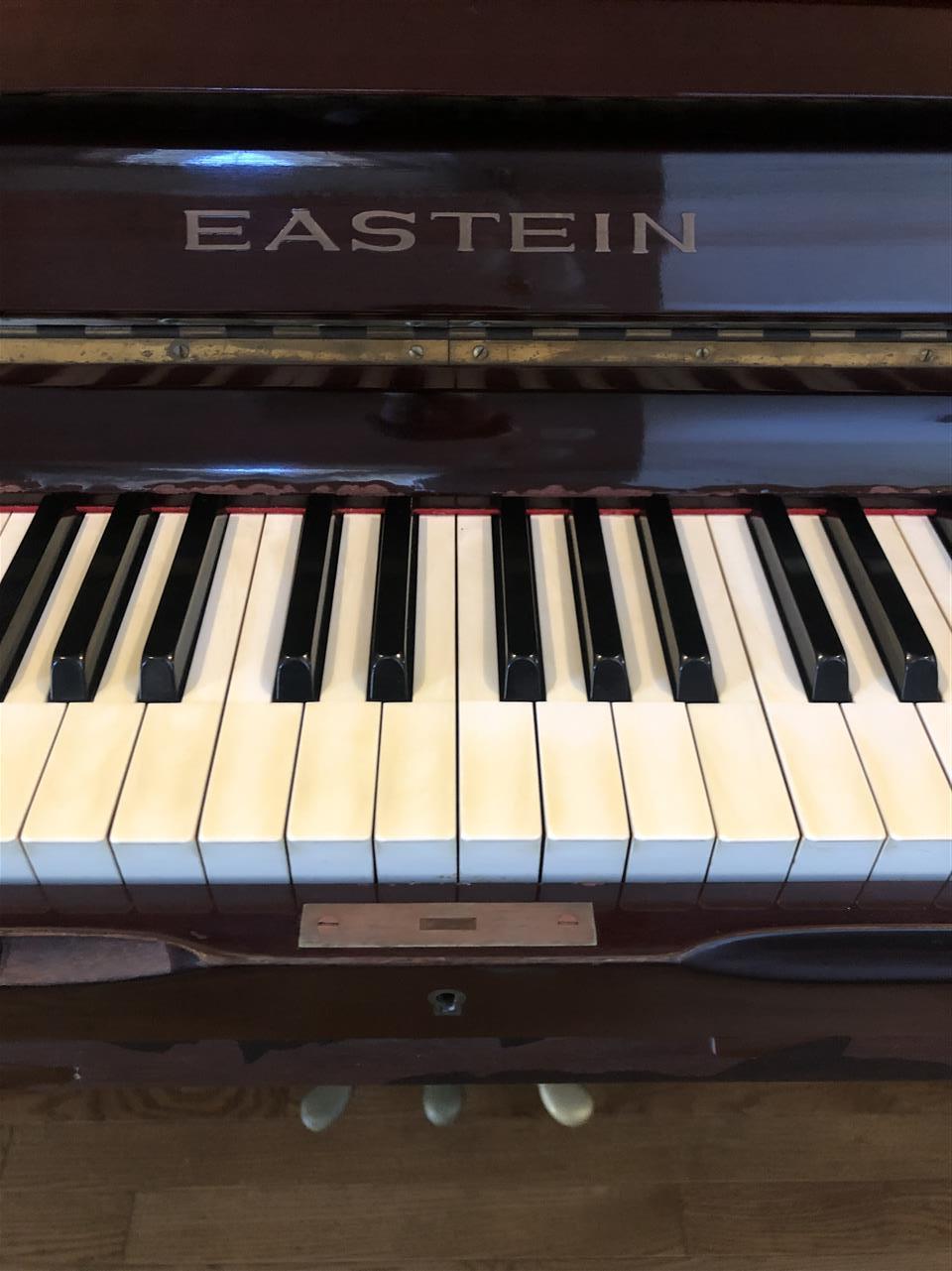 イースタインピアノ